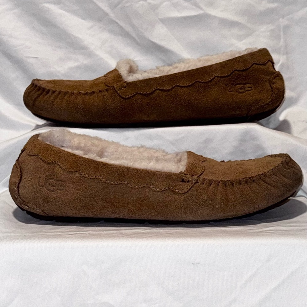 UGG Women's Scalloped Moc Slipper Size 10